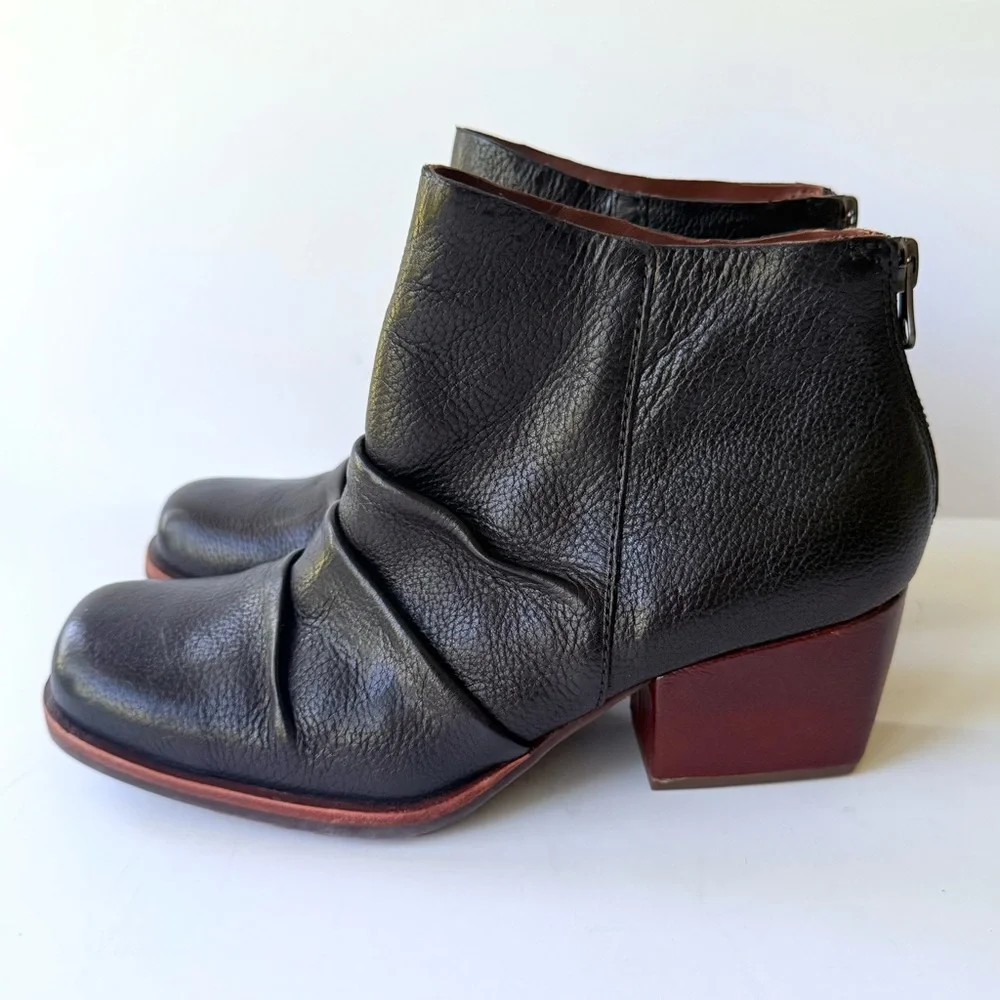 NWOB Kork-Ease Kissel Black Leather Ruched Womens Ankle Boots Size 6 $199.95